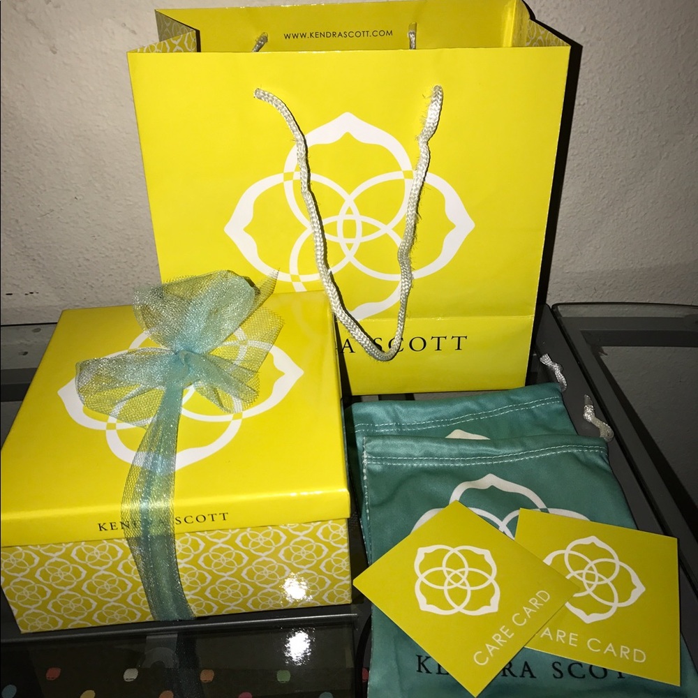 Kendra Scott gift bag set