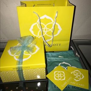 Kendra Scott gift bag set