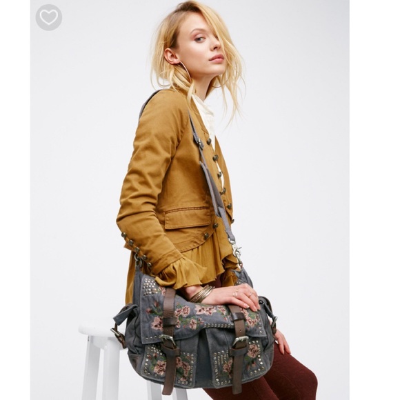 Free People Handbags - FLASH! NWOT Free People Bed of Roses Messenger Bag