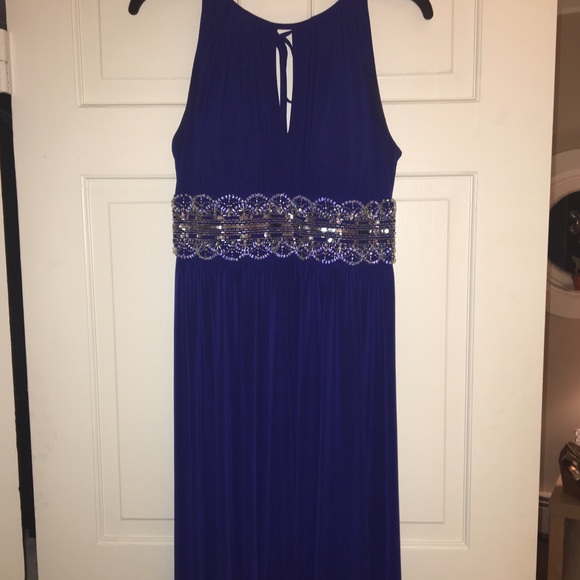 Blue Sleeveless Beaded Gown. Prom/ Formal/ Wedding - Picture 3 of 8