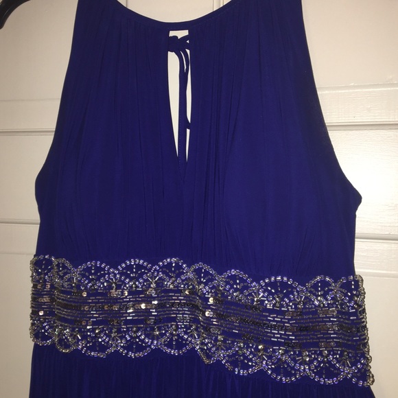 Blue Sleeveless Beaded Gown. Prom/ Formal/ Wedding - Picture 4 of 8