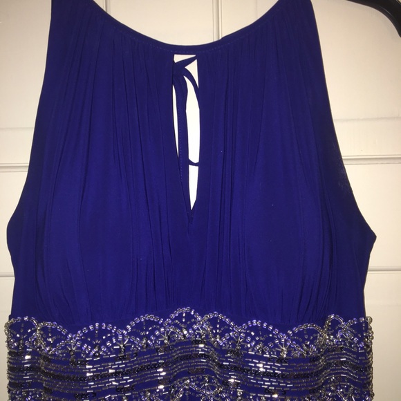 Blue Sleeveless Beaded Gown. Prom/ Formal/ Wedding - Picture 5 of 8