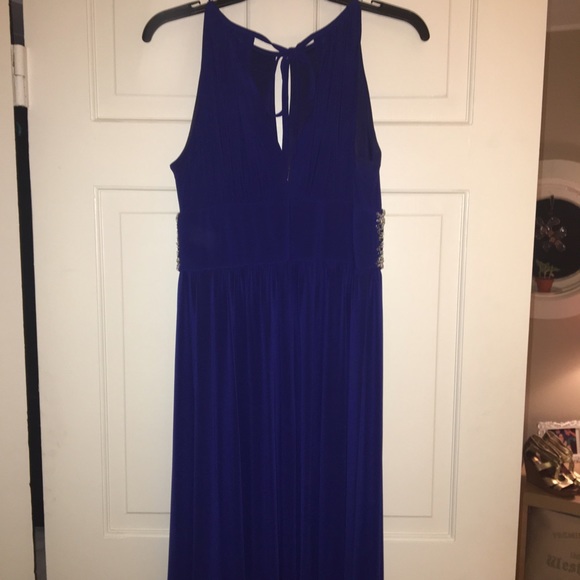 Blue Sleeveless Beaded Gown. Prom/ Formal/ Wedding - Picture 7 of 8