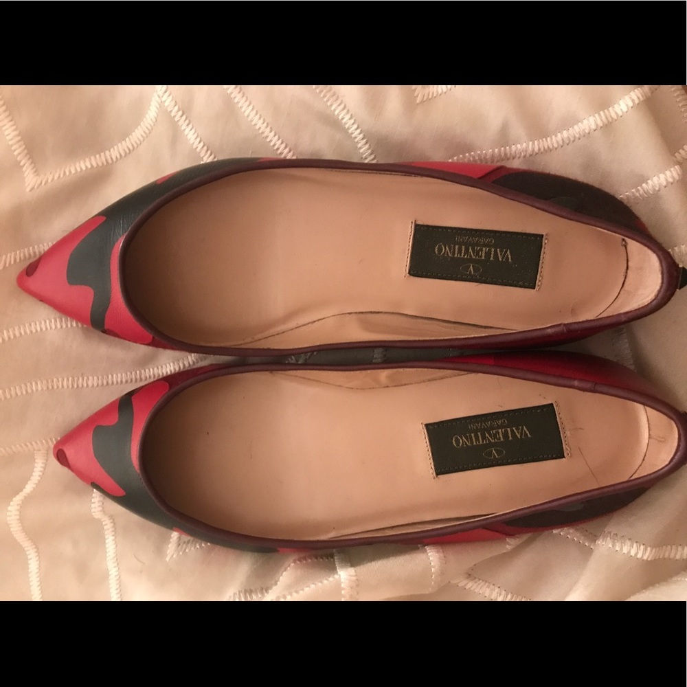 Brand new! Valentino rock stud camo flats! Sz 36!