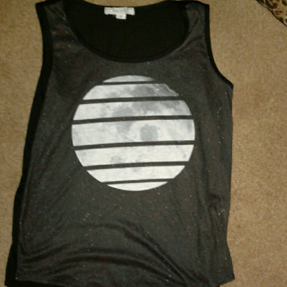 Adam Levine flowy tank