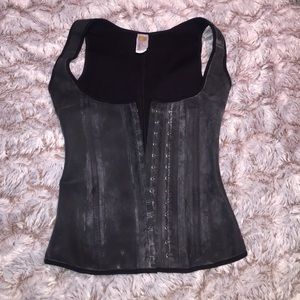 Ann Chery Waist trainer