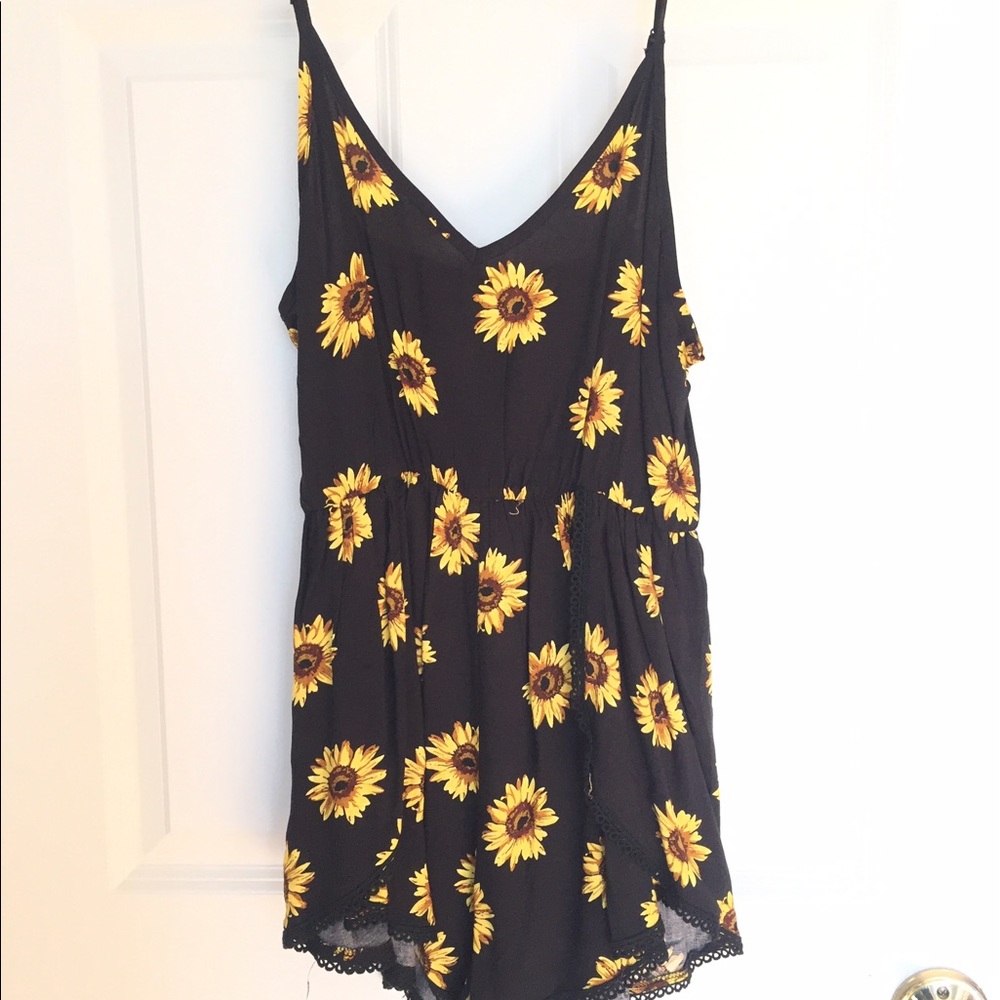 LF Stores NWOT Sunflower Print Romper/Playsuit