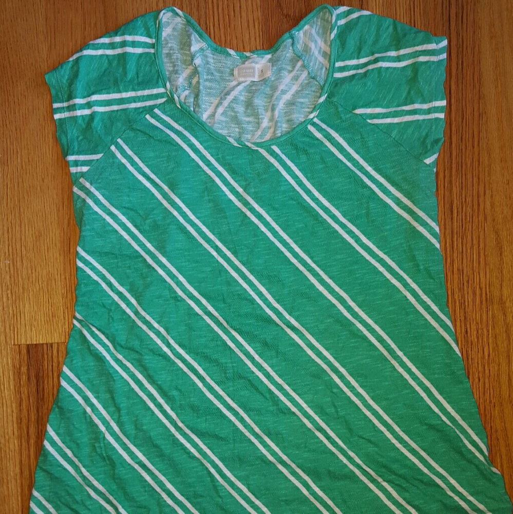 Old navy maternity striped t shirt.