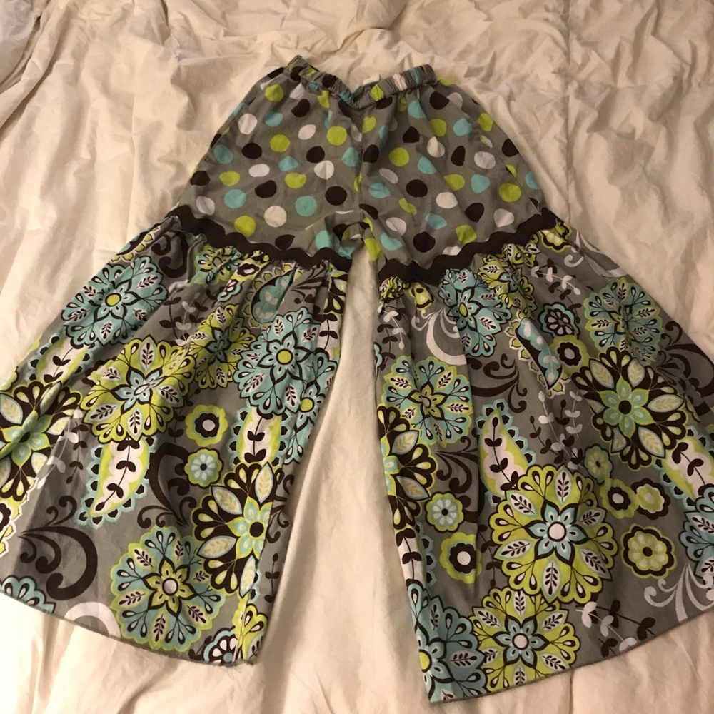Cutest ruffle pants .... great earthy colors ,