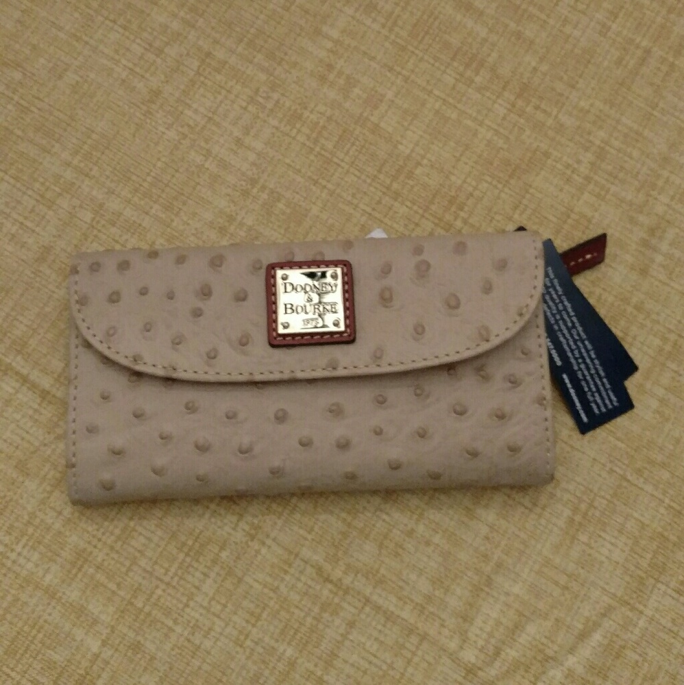 Dooney and Bourke Wallet NWT