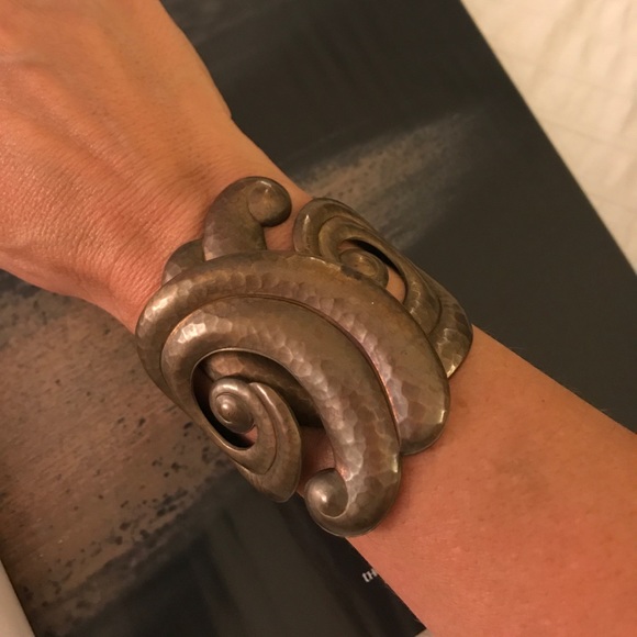 Vintage Bronze Swirl Cuff - Picture 4 of 4