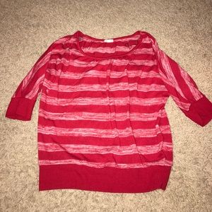 Red quarter sleeve top