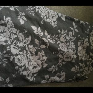 Black and gray floral tc leggings.
