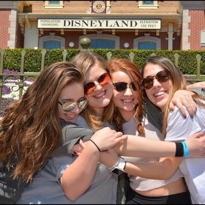 Meet your Posher, Elaina