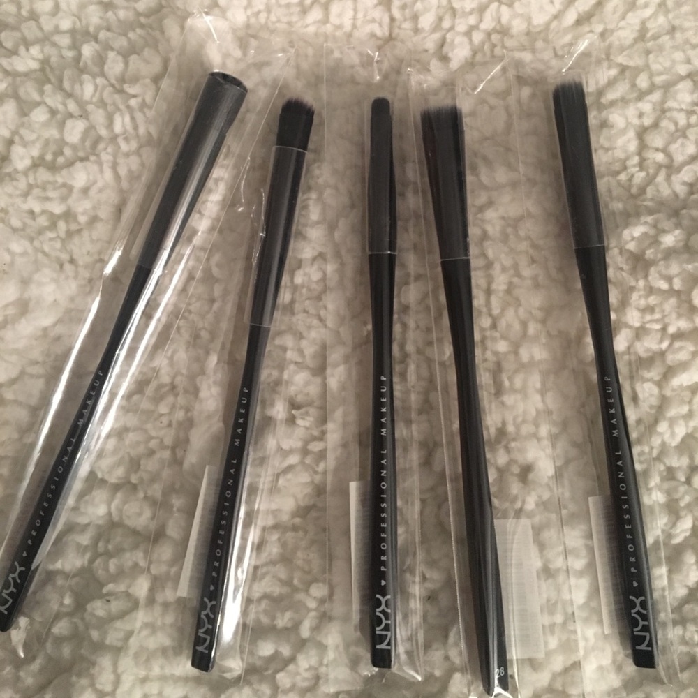 NYX makeup brushes