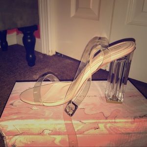 CLEAR STRAPY HEEL