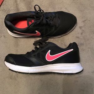 NIKE Downshifter 6
