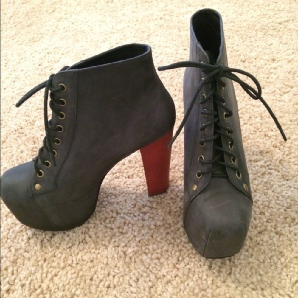 Shoes (Litas) the name of the boots