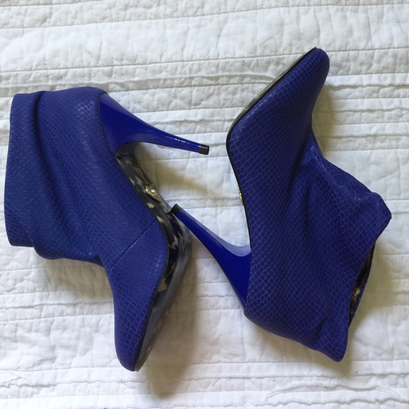 Betsey Johnson Shoes - Betsey Johnson Gllaam Blue Leather Booties 8