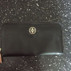 Tory Burch Robinson Wallet.