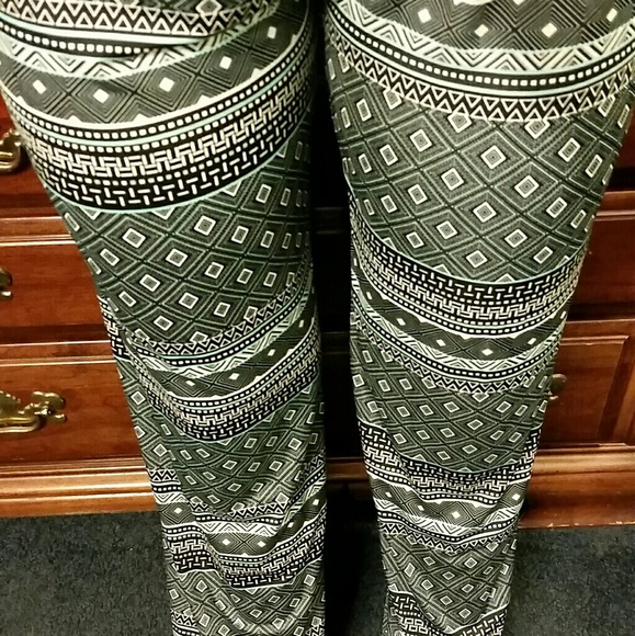 Mint & Black Palazzo Pants - Picture 4 of 7