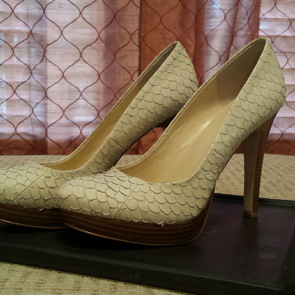NWOB Calvin Klein "Kendall Fishskin", size 8.5