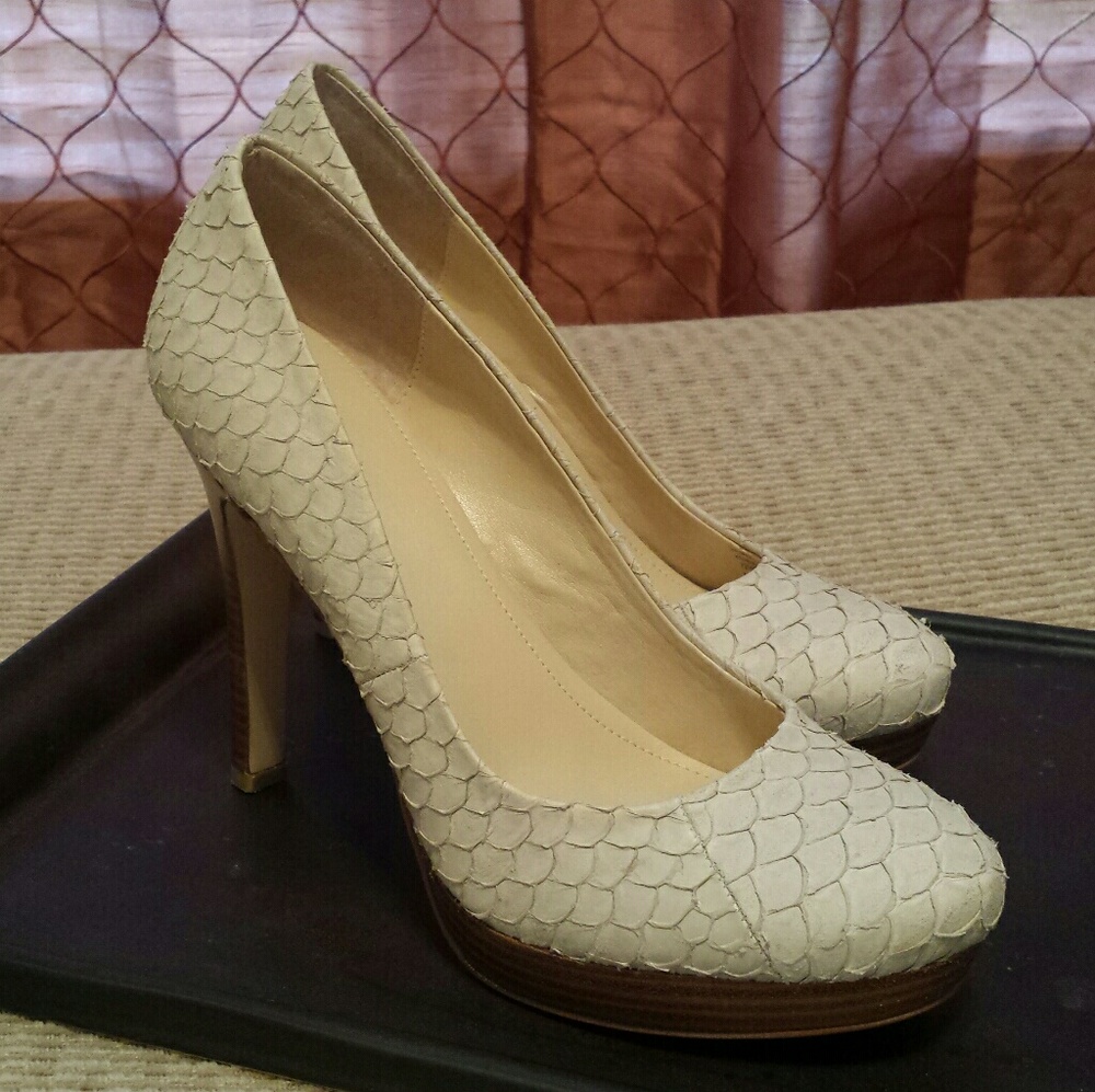 NWOB Calvin Klein "Kendall Fishskin", size 8.5 - Picture 2 of 4