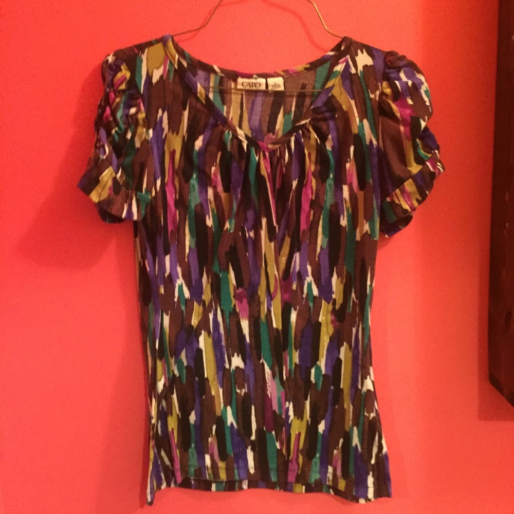 Small multicolored shirt.