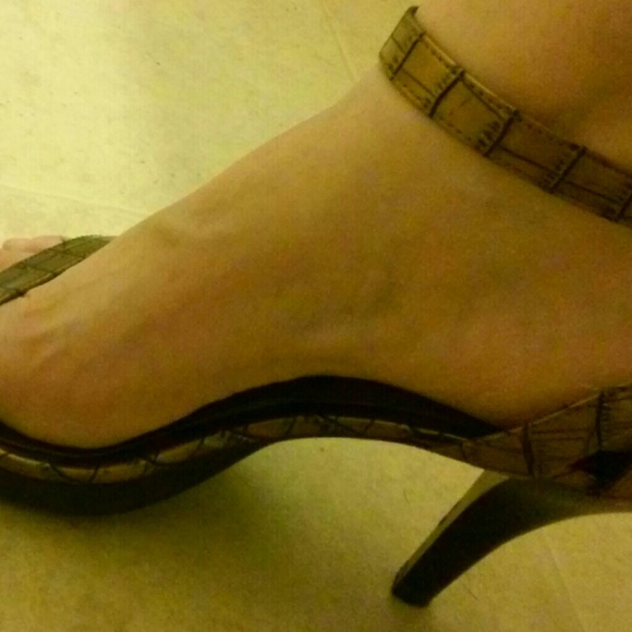 High Heels - Picture 3 of 6