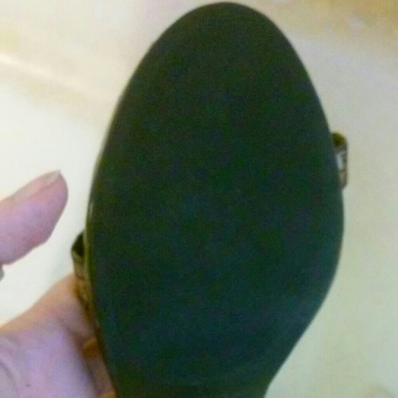 High Heels - Picture 5 of 6