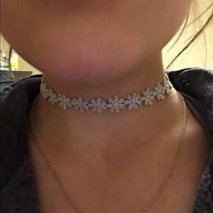 Brandy Melville flower choker