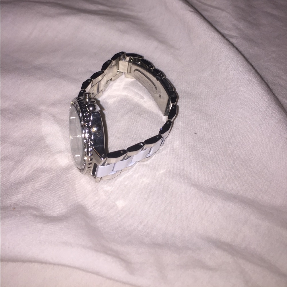 Watch - Picture 2 of 3