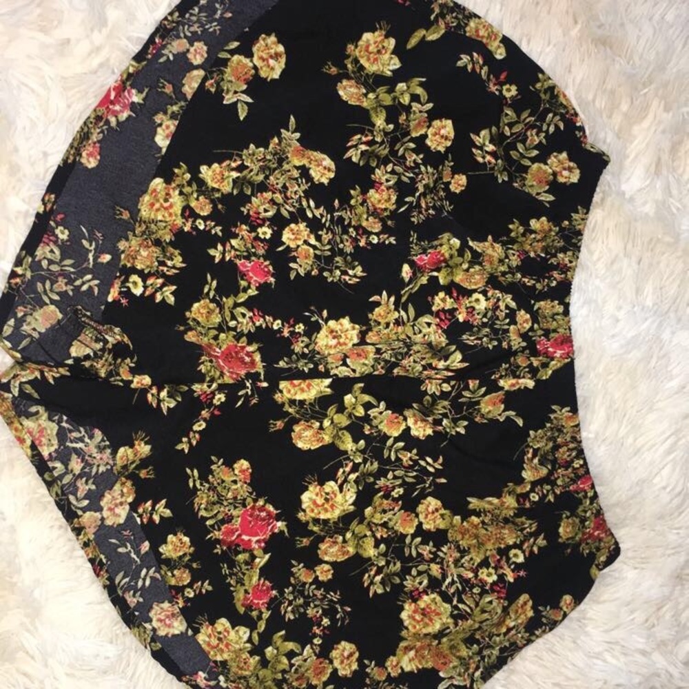 Flowy, Flower Shorts