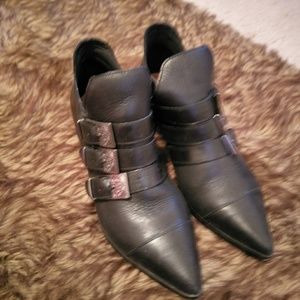 🆕⏩buckled embellished black leather ankle booties