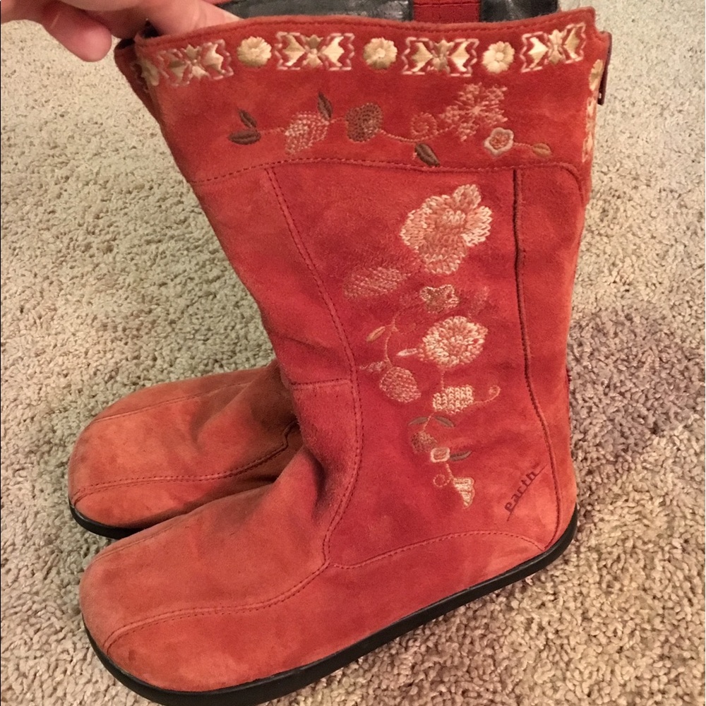 Earth boots