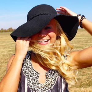 Meet your Posher, Courtney