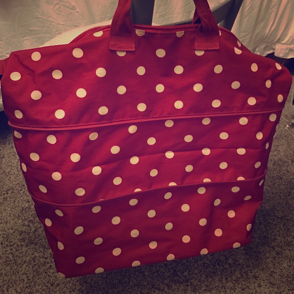 Adjustable sized overnight/weekend bag