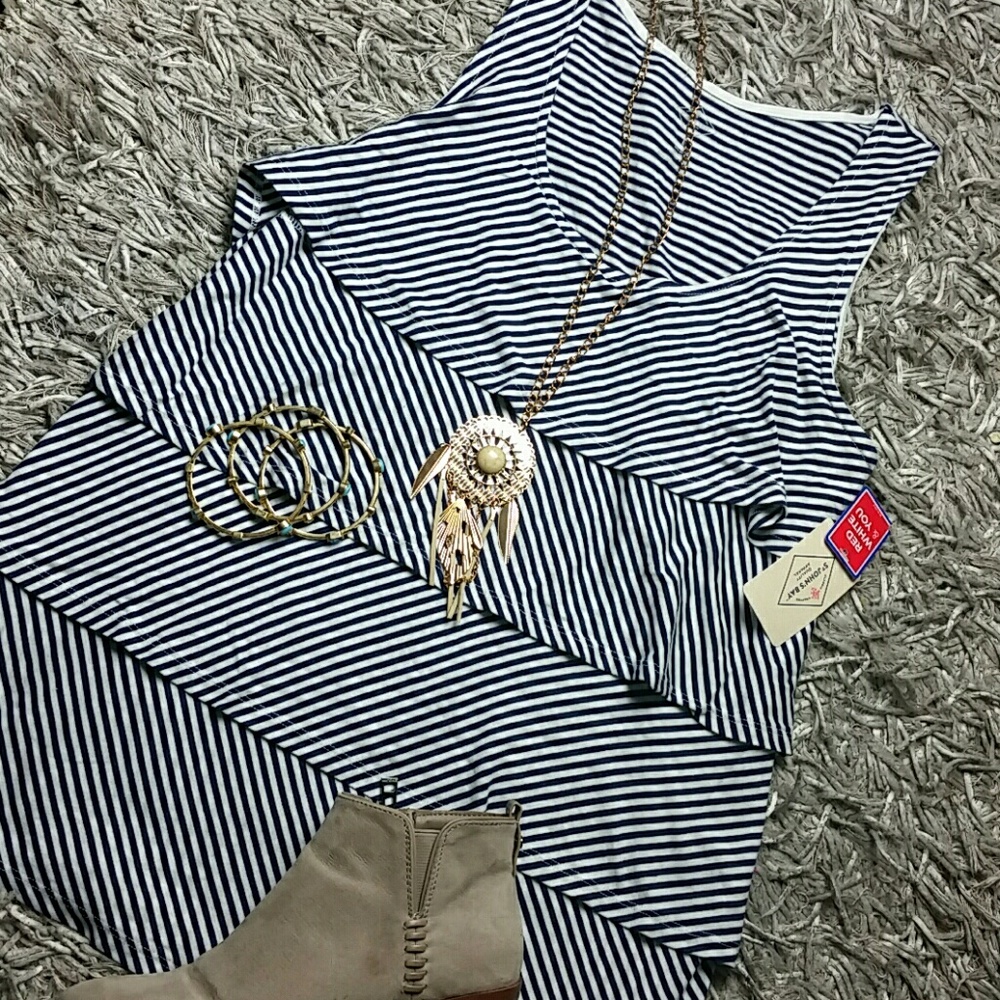 St Johnson's Bay sleeves ruffel top NWT