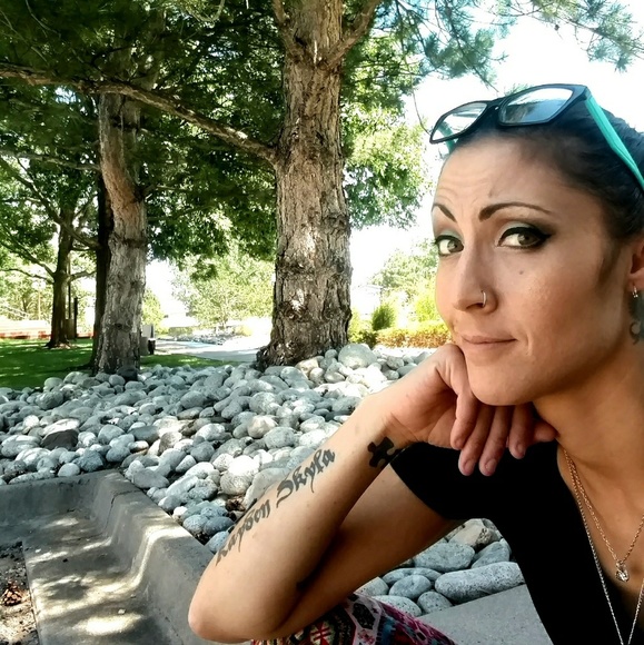 Meet your Posher, Sarah - Picture 1 of 1