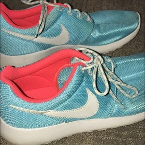 Nike Roches Size 9.5