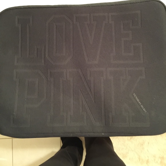 Victoria's Secret Accessories - Victoria's Secret Laptop Case 15 inch