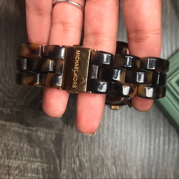 MICHEAL KORS TORTOISE JEW FACED WATCH - Picture 6 of 8