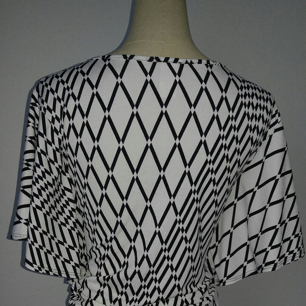Geometric top - Picture 2 of 3