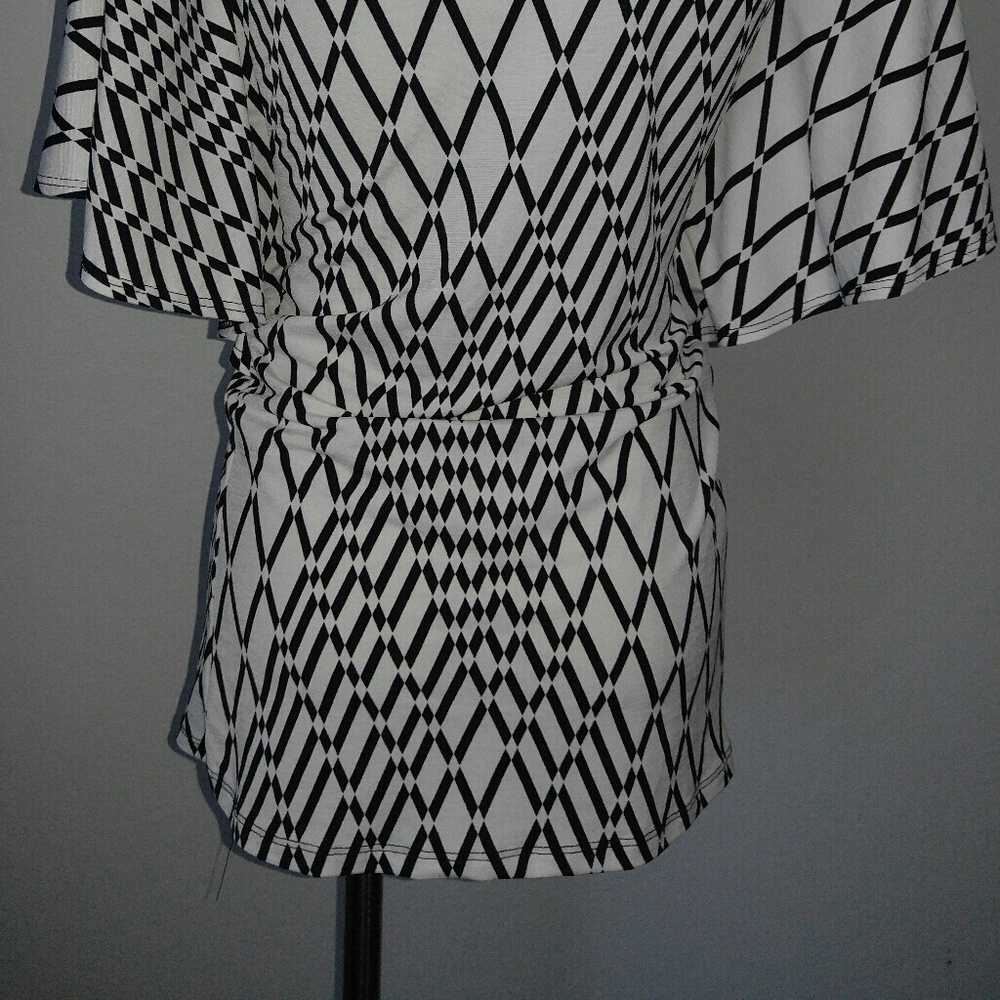 Geometric top - Picture 3 of 3