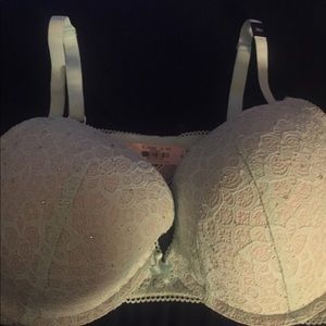 NWT Gorgeous Bra
