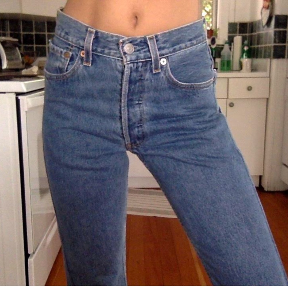 Sold!!! Vintage Med/Dark Levi's 501 💙