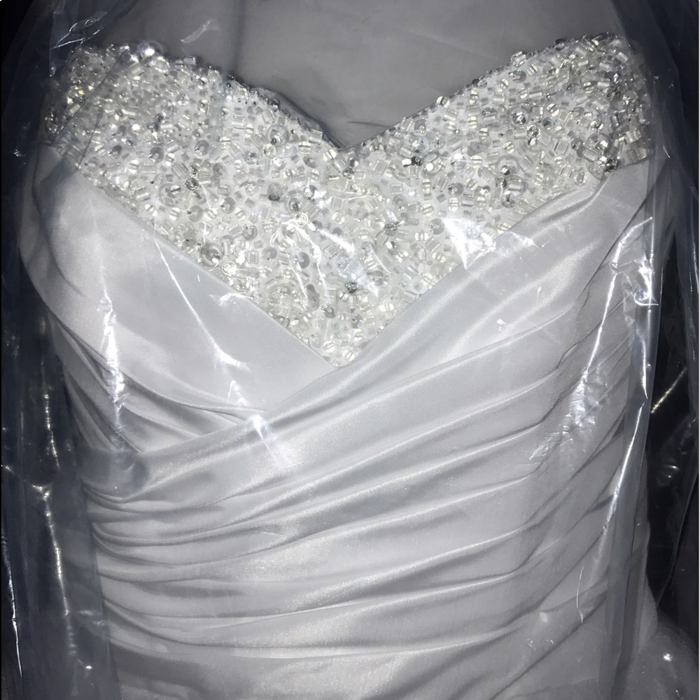 bridal gown - Picture 2 of 8