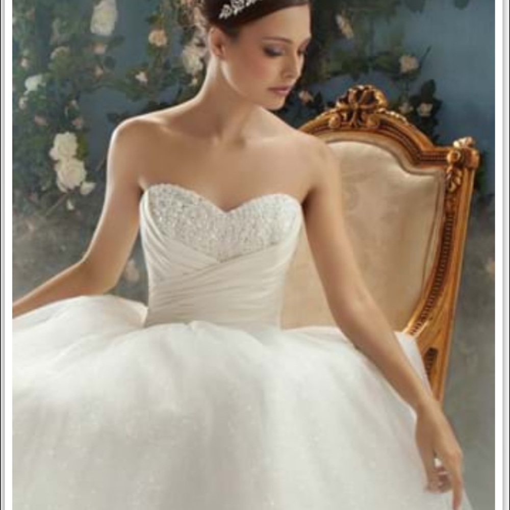 bridal gown - Picture 3 of 8
