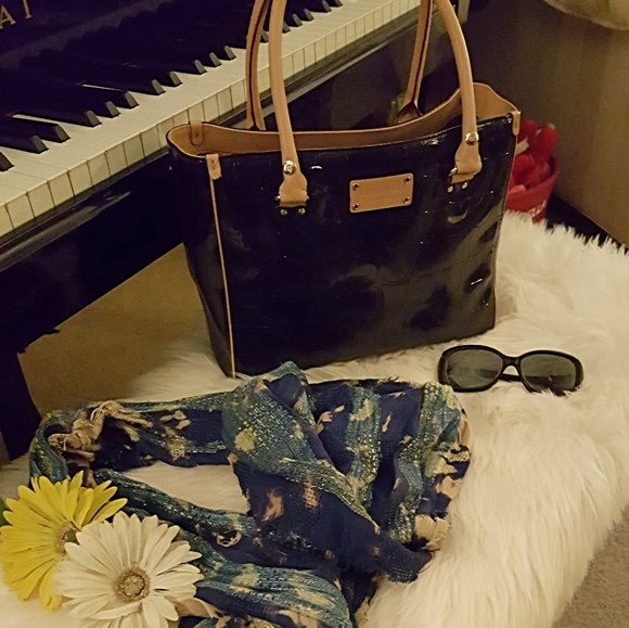 SOLD! 💙KATE SPADE NAVY PATENT TOTE💙 - Picture 2 of 5