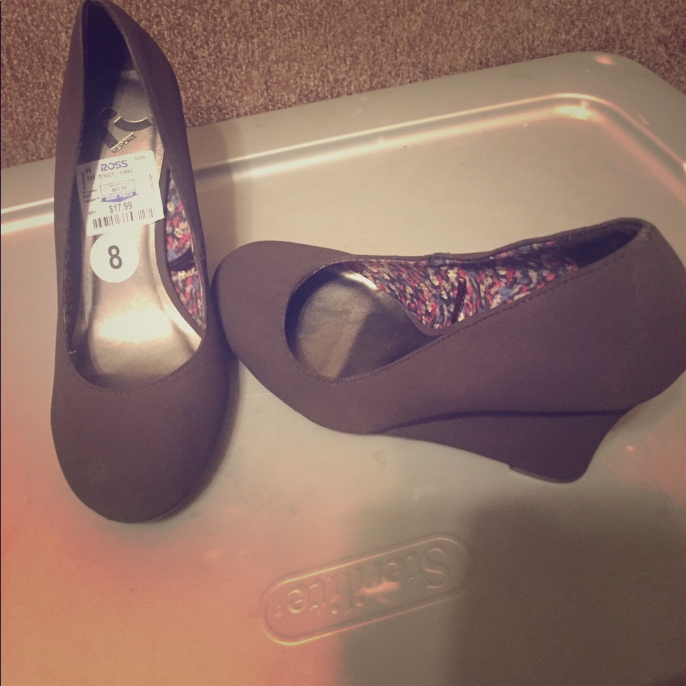 NWT soft brown wedge